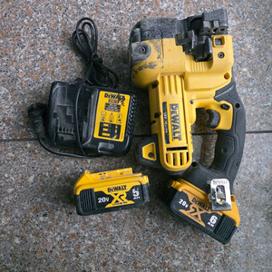 디월트충전전산볼트팝니다