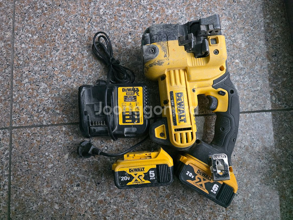 디월트충전전산볼트팝니다--1