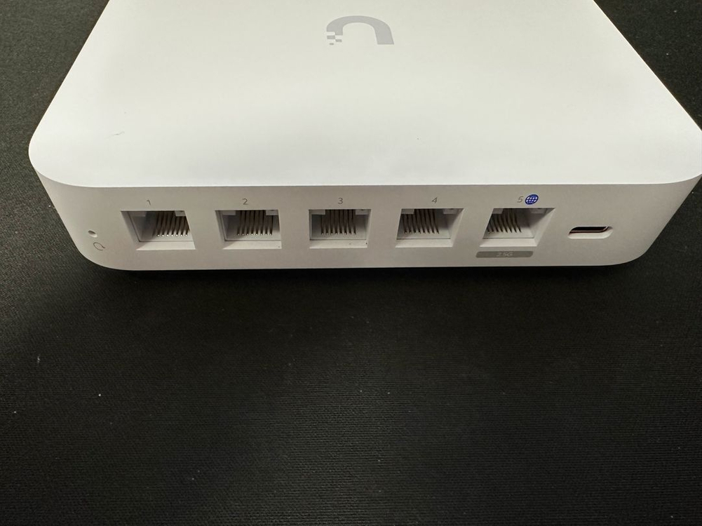 유비쿼티 유니파이 Cloud Gateway Ultra--2