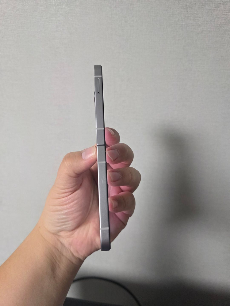 갤럭시 Z플립6 실버 256기가 A급 팝니다 이미지