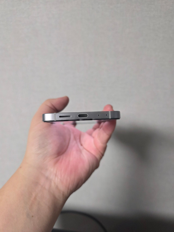 갤럭시 Z플립6 실버 256기가 A급 팝니다 이미지