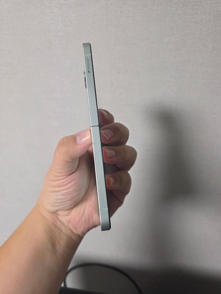 갤럭시 Z플립6 민트 256기가 A급 팝니다 이미지