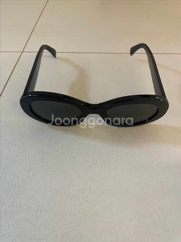 셀린느 트리옴프 선그라스 레더 크로스백--4