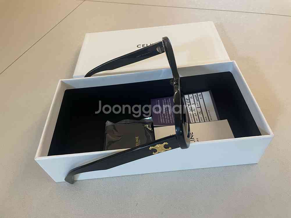 셀린느 트리옴프 선그라스 레더 크로스백--6