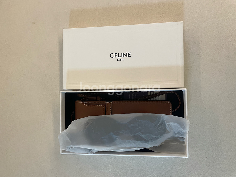 셀린느 트리옴프 선그라스 레더 크로스백--7