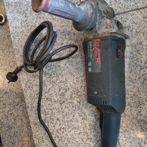 보쉬 9인치(약230mm) 앵글그라인더 이미지