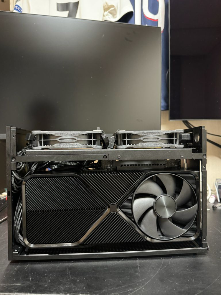 [SFF] FormD 2.5기반 데스크탑(7800x3D, 4080SU) 이미지