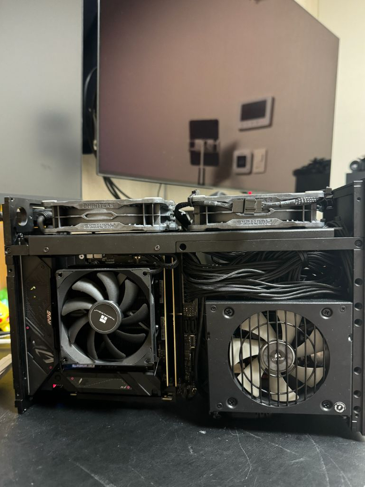 [SFF] FormD 2.5기반 데스크탑(7800x3D, 4080SU) 이미지