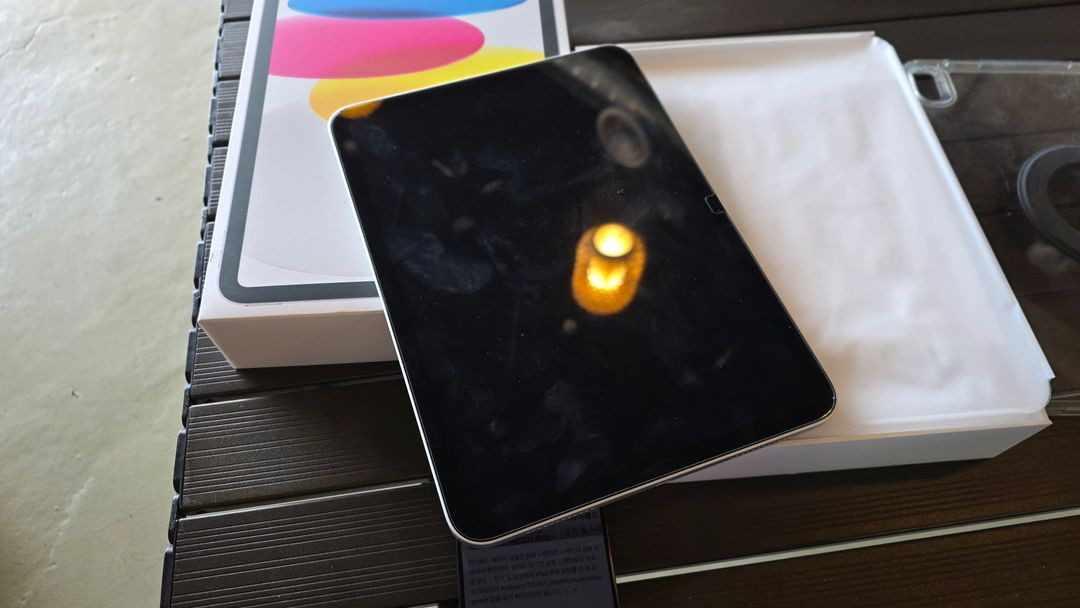 아이패드 10세대 64기가 실버 (배터리 94%)--2