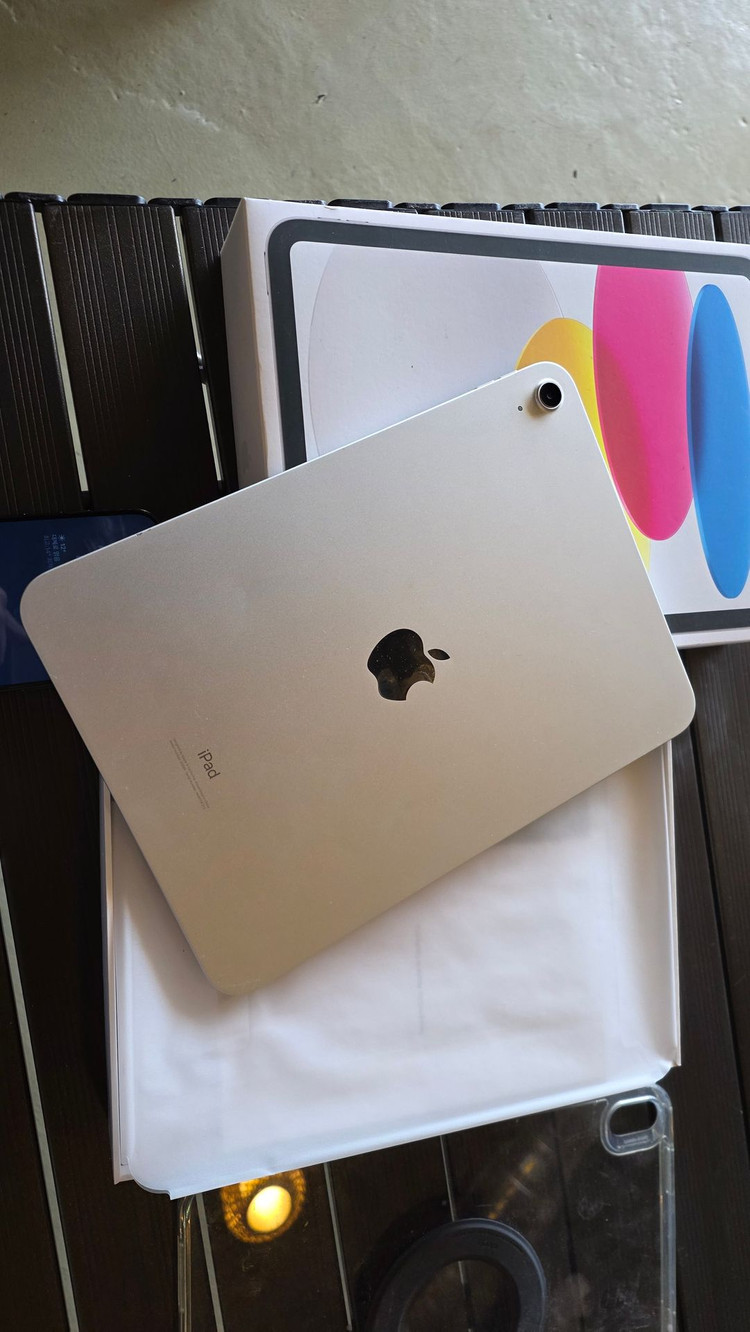 아이패드 10세대 64기가 실버 (배터리 94%)--3