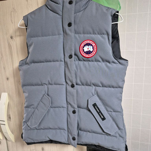 캐나다구스 여성패딩조끼 xs사이즈 팝니다