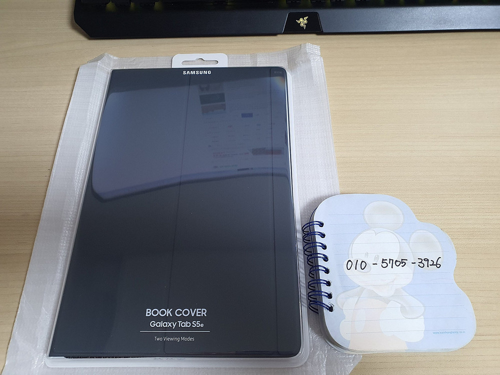 삼성전자 정품 갤럭시 탭 S5e 북커버 SM-720 / 725 케이스 미개봉 새제품 (EF-BT720) 이미지