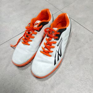 낫소 드리블 마스터 화이트 풋살화 265