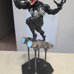 이언스튜디오 베놈 1/10 피규어 스태츄(노박스) 팝니다.