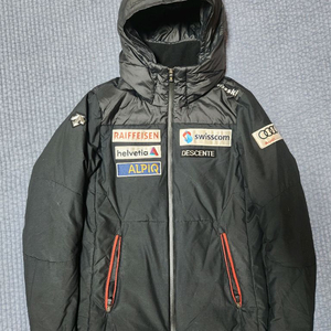 데상트 아우디 스위스팀 오리털 숏패딩90-95사이즈 팔아요