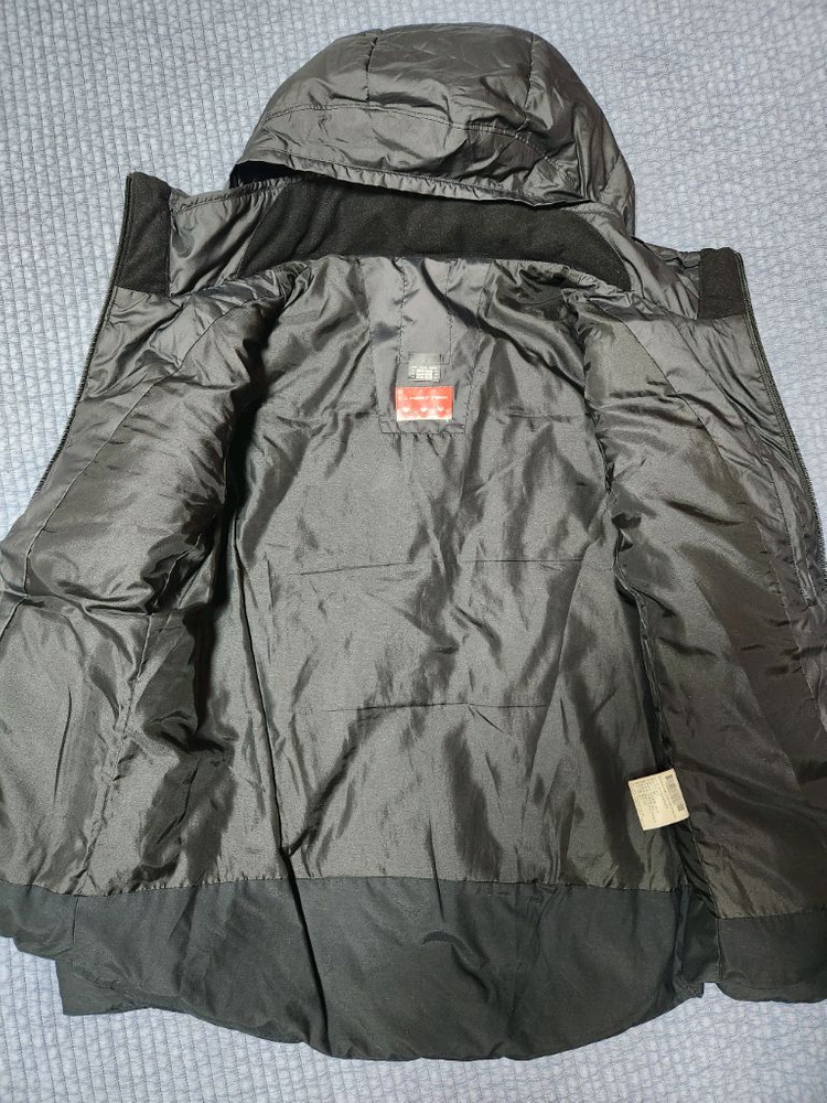 데상트 아우디 스위스팀 오리털 숏패딩90-95사이즈 팔아요 이미지