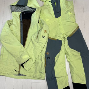 팀데상트 금장 데몬 선수지급용 스키복 팝니다