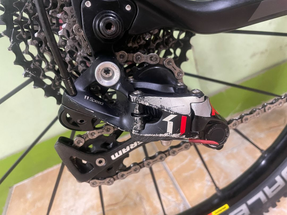 카본프레임 mtb 자전거 이미지