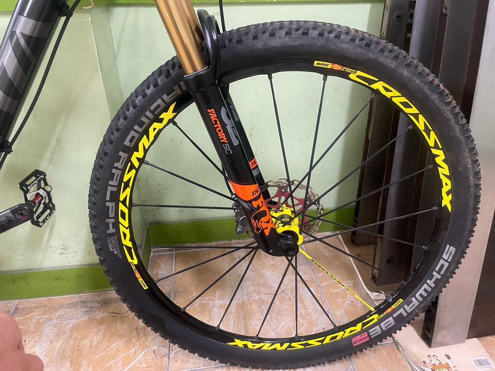 카본프레임 mtb 자전거 이미지