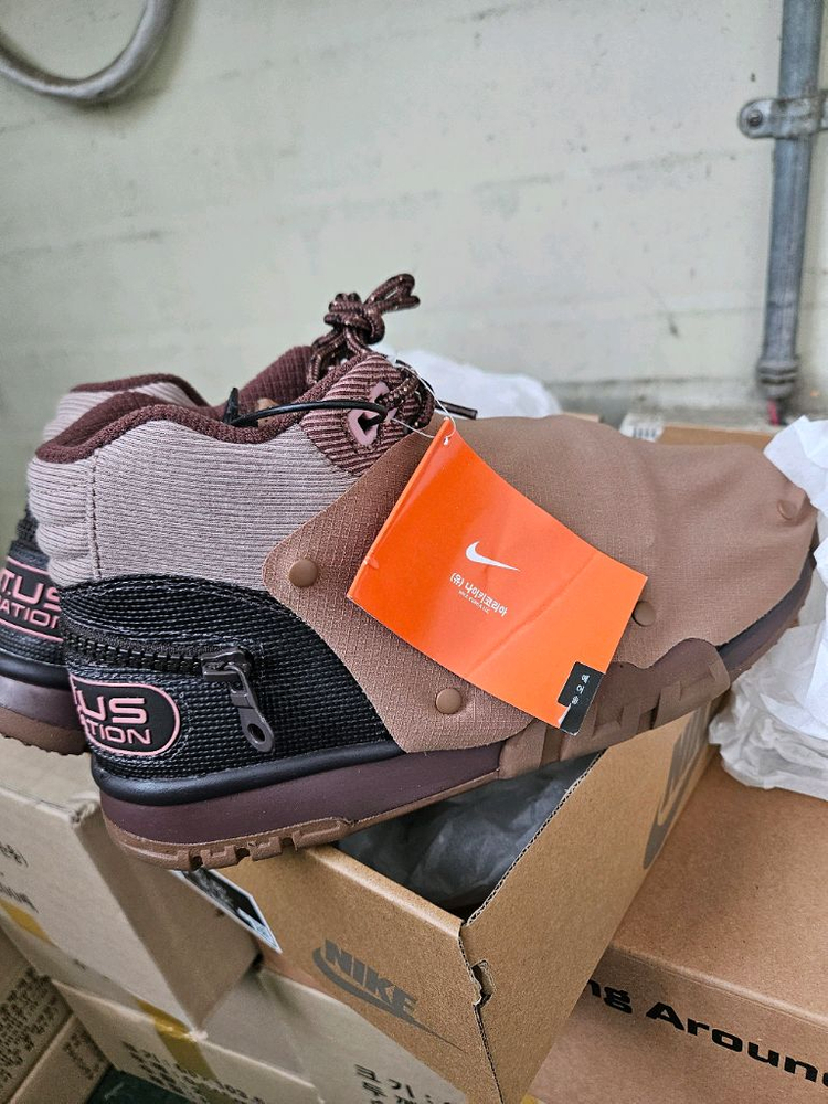 트레비스캇 에어트레이너 새제품265--5