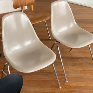 임스 파이버글래스 체어 파치먼트 eames dss chair parchment