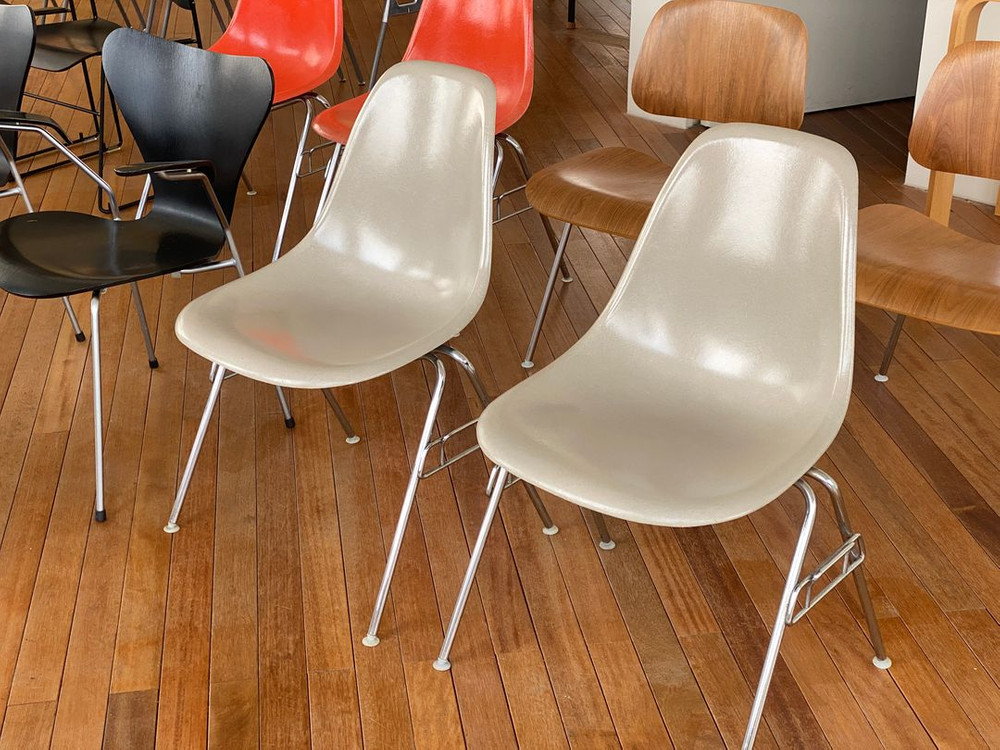 임스 파이버글래스 체어 eames dss chair 이미지