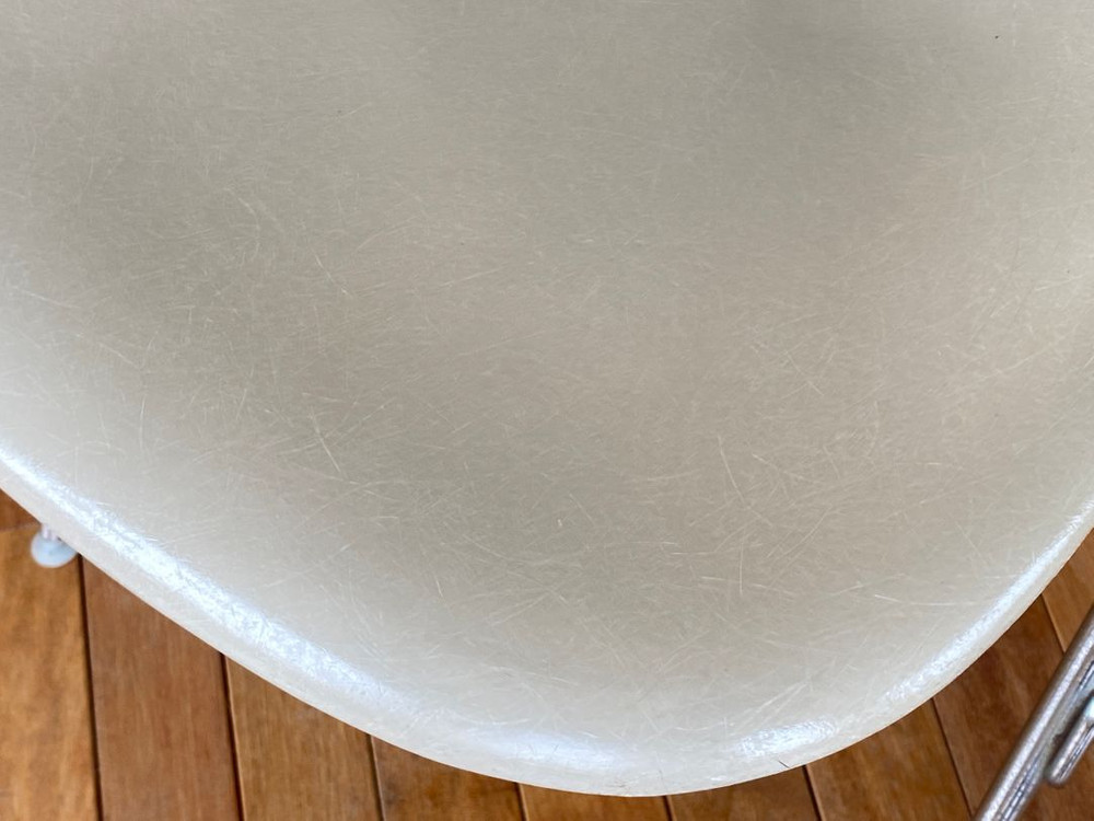 임스 파이버글래스 체어 eames dss chair 이미지