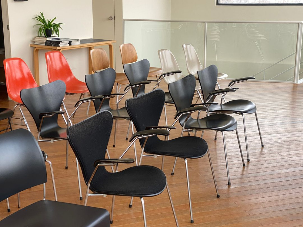 임스 파이버글래스 체어 eames dss chair 이미지