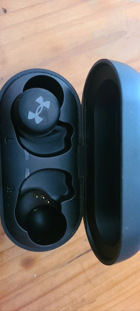 언더아머 JBL 무선 이어폰 블랙--3