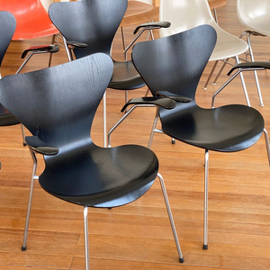 프리츠한센 3207 Series 7 세븐체어 세븐암체어 이미지