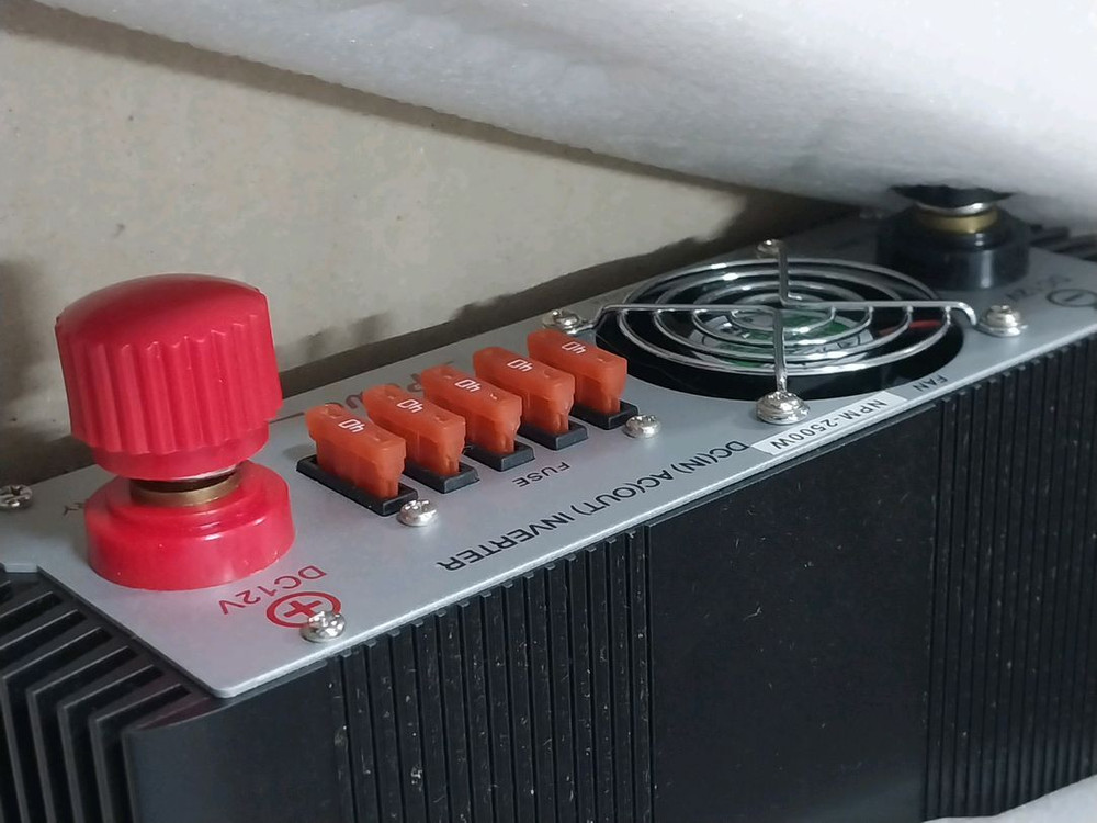 인파워텍 12V 인버터/IPT-2000WL/입력12V/최대출력 2500W/디지털파워인버터/ 이미지