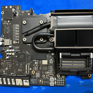 아이맥2020 27인치 로직보드(ssd 1tb, pro 5700xt 16g) 정상 부품용
