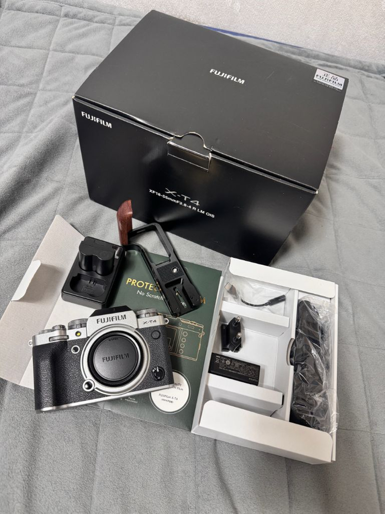 후지필름 X-T4 실버 바디 이미지