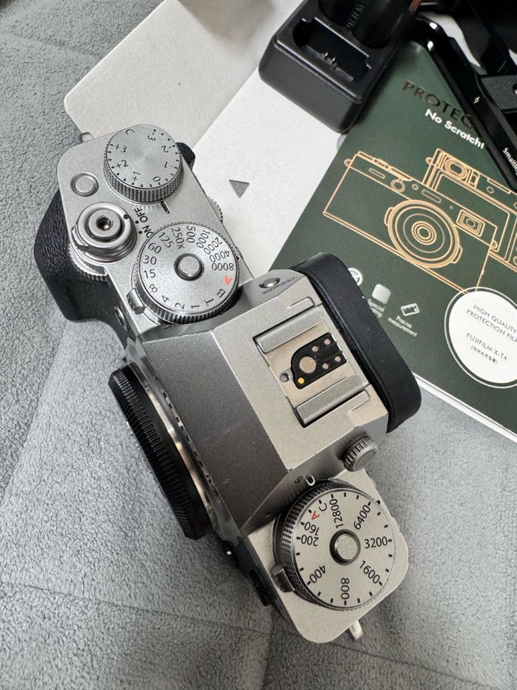 후지필름 X-T4 실버 바디 이미지