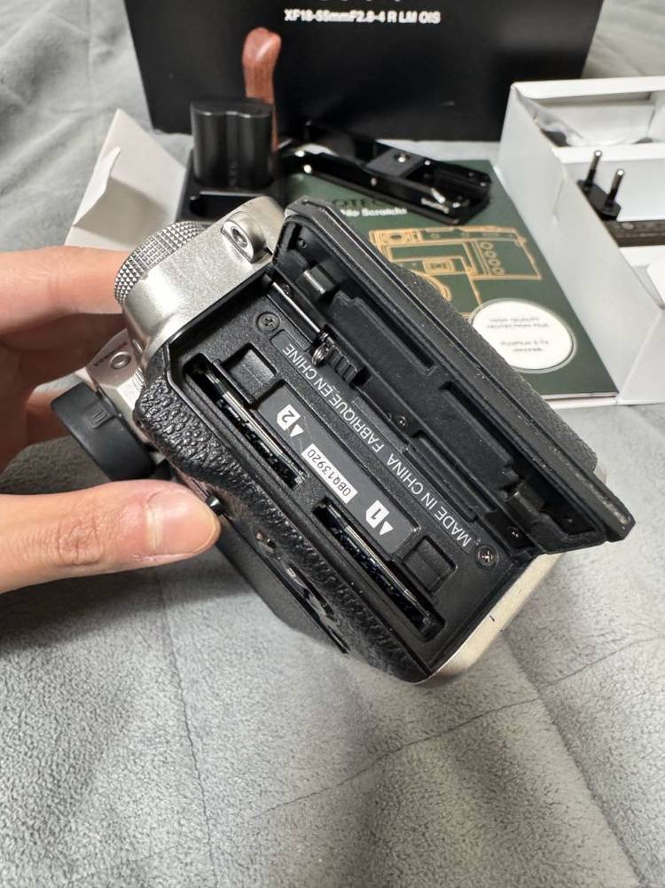 후지필름 X-T4 실버 바디 이미지