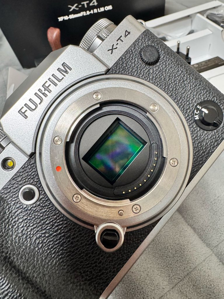 후지필름 X-T4 실버 바디 이미지