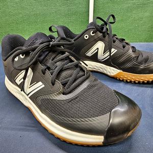 뉴발란스 야구 인조잔디화 270mm 발볼 2E