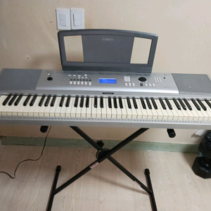 야마하 DGX-220 디지털 피아노