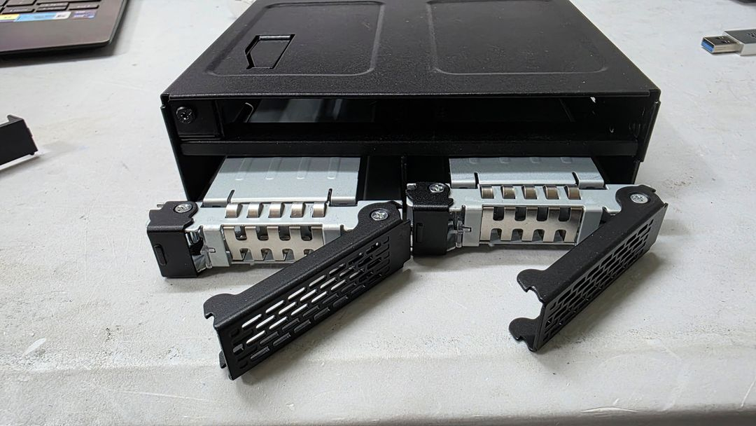 ICY DOCK ToughArmor 판매합니다.--2