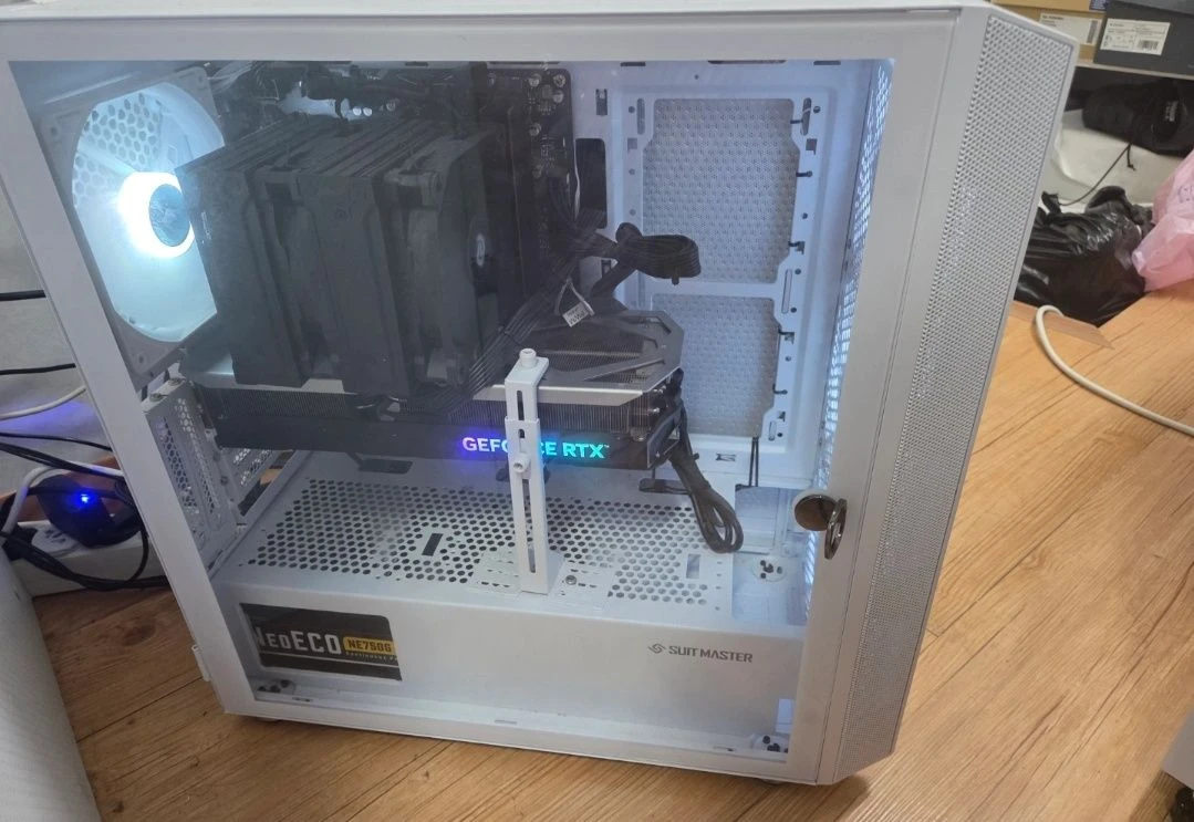7800x3d 4070ti 게이밍 본체 - 안심되는 중고거래