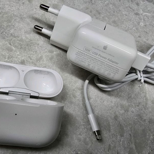 애플 정품 에어팟 프로 충전 케이스 A2700 + 10W 충전기 8핀케이블