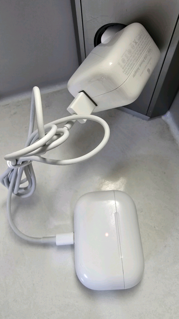 애플 정품 에어팟 프로 충전 케이스 A2700 + 10W 충전기 8핀케이블--3