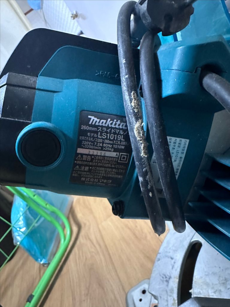 마끼다 슬라이딩 각도절단기 LS1019L 판매합니다--1