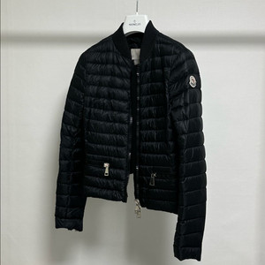 [0] 몽클레어 여성 경량 패딩 점퍼 (1회착용)