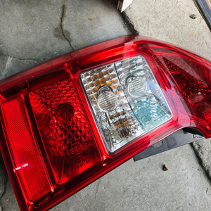 뉴카렌스 운전석 후미등 이미지