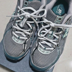 뉴발란스 740 255사이즈 새상품급