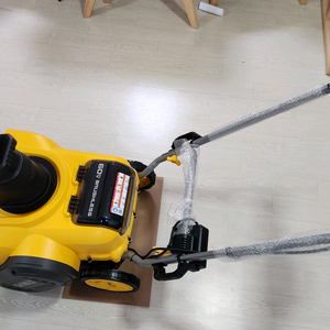 디월트 무선충전제설기+배터리2+고속충전기(60V 배터리 2개 들어가는)