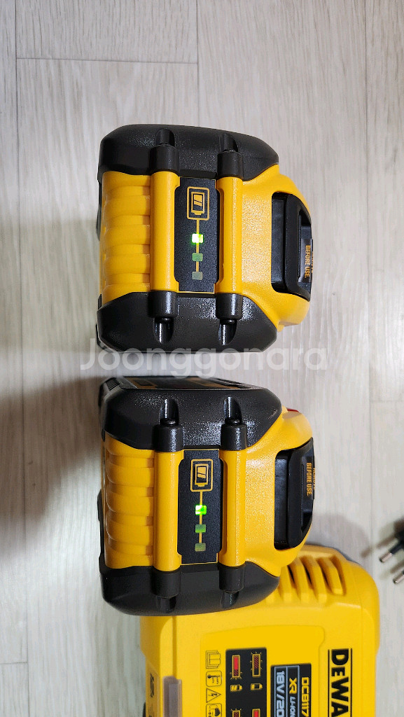 디월트 무선충전제설기+배터리2+고속충전기(60V 배터리 2개 들어가는)--5