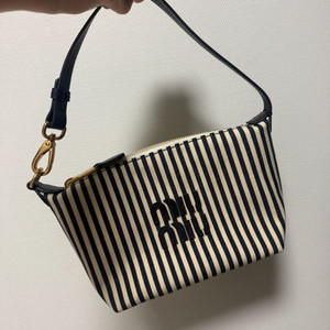 (오늘하루특가)미우미우 시즌 숄더백 스트라이프