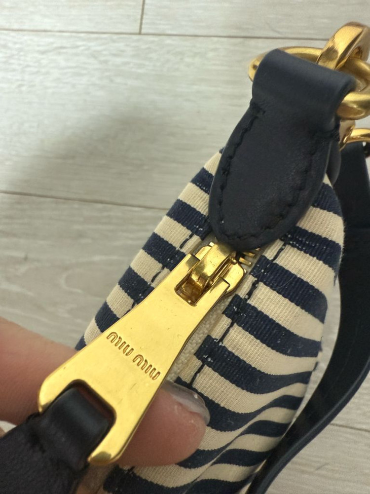 (오늘하루특가)미우미우 시즌 숄더백 스트라이프--4